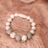Bracelet d'allaitement et de portage fait main - perles silicone blanches et grises. Calino Crea Bracelet d'allaitement et de portage fait main - perles silicone blanches et grises. Calino Crea