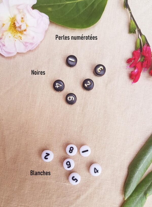 Bracelet d'allaitement personnalisable - Perles blanches et bleu clair et cœur