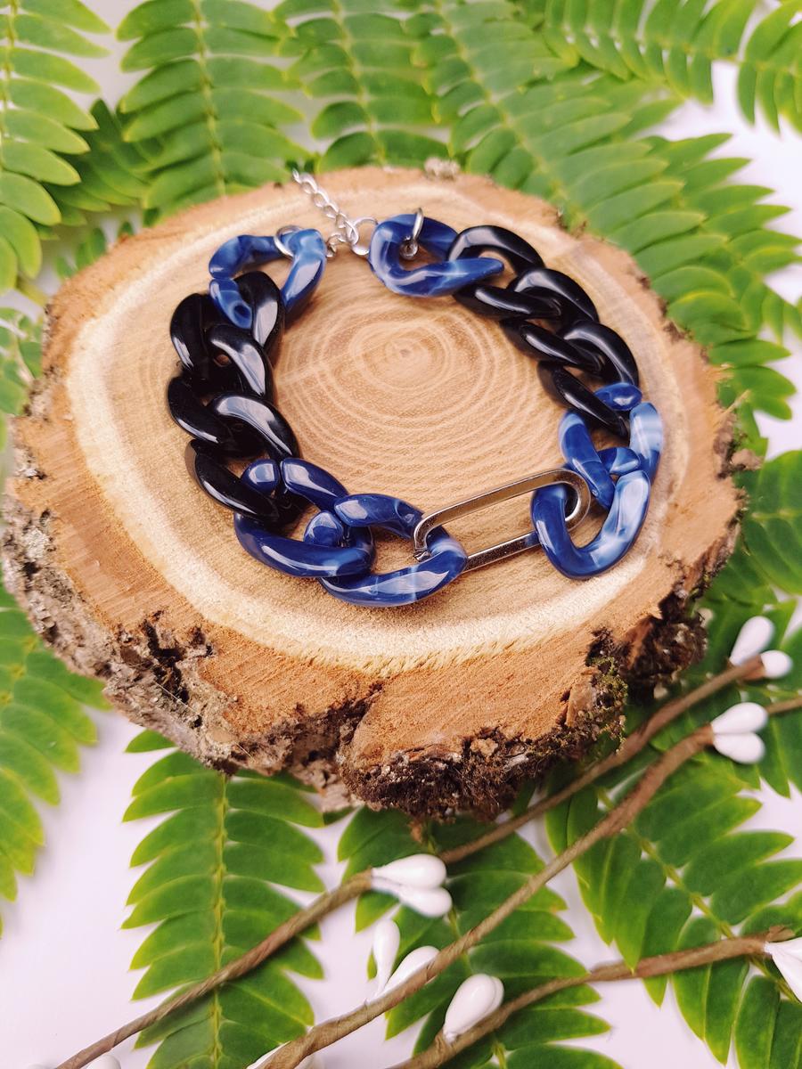 Bracelet inox fait main - chaîne maillons bleus, noirs et argentés. Calino Crea Bracelet inox fait main - chaîne maillons bleus, noirs et argentés. Calino Crea