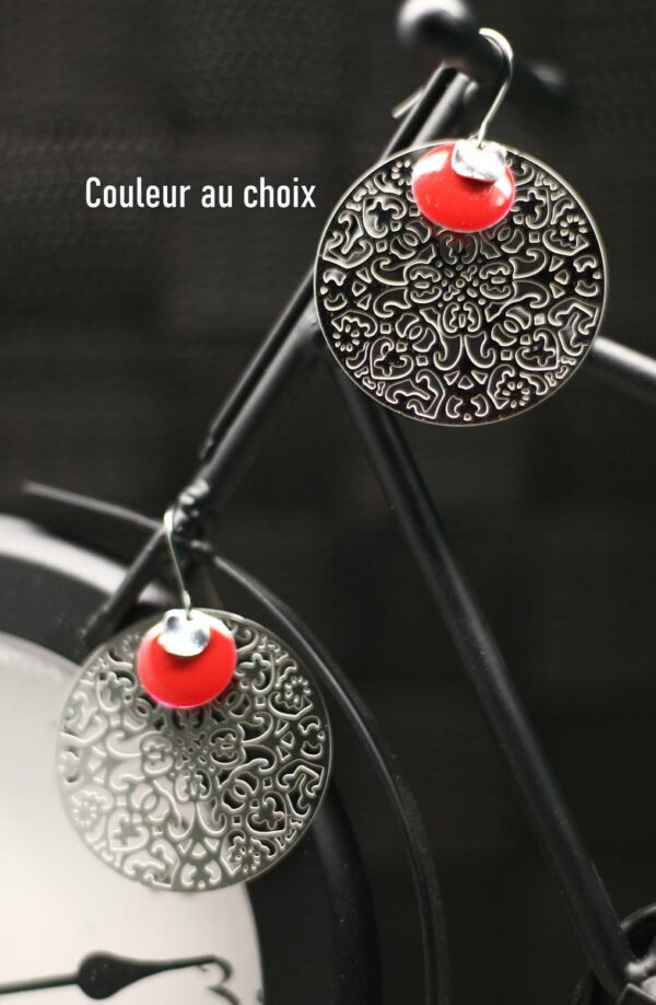 Boucles d'oreilles inox personnalisables - Filigrane et sequin émaillé rouge