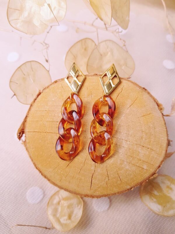 Boucles d'oreilles inox personnalisables artisanales - Puce dorée et chaîne maillons caramel. Calino Créa Boucles d'oreilles inox personnalisables artisanales - Puce dorée et chaîne maillons caramel. Calino Créa