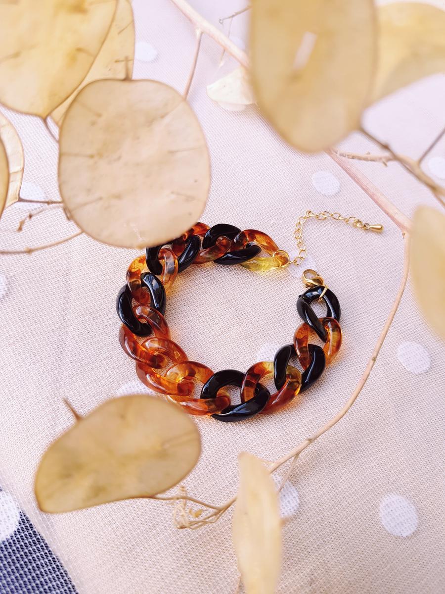 Bracelet inox artisanal - chaîne acrylique maillons caramel et noir. Calino Créa