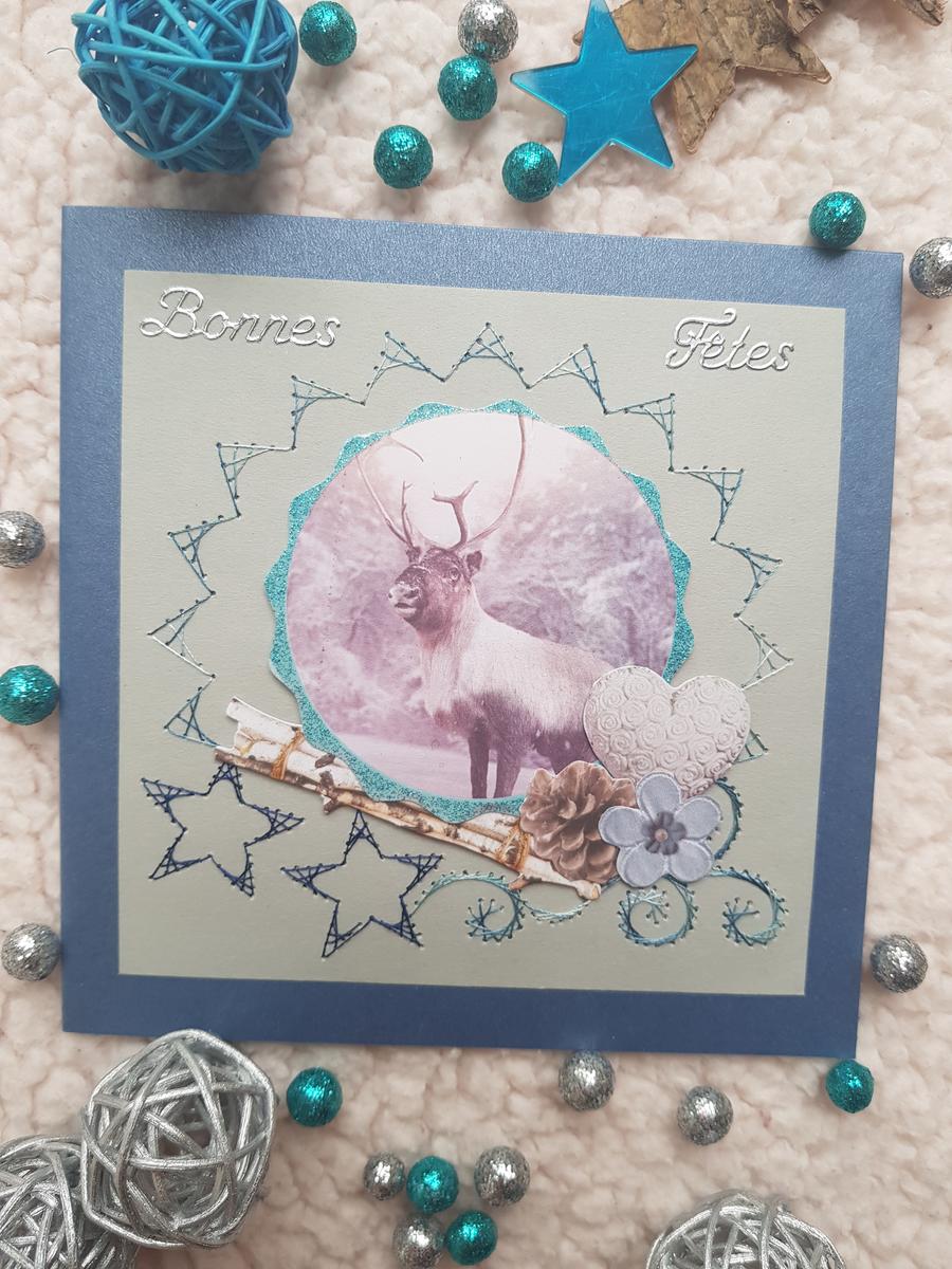 Carte artisanale double “Bonnes Fêtes” brodée avec un cerf bleue et argentée. Calino Crea Carte artisanale double “Bonnes Fêtes” brodée avec un cerf bleue et argentée. Calino Crea