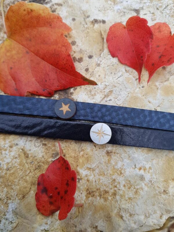 Bracelet inox argenté artisanal - Cuir bleu et noir avec cabochon bois étoiles. Calino Créa