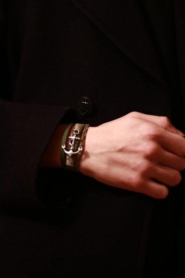 Bracelet inox personnalisable artisanal - Cuir 3 rangs et ancre marine argentée - Olive-kaki. Calino Créa