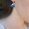 Boucles d'oreilles inox artisanales - Eventail bleu et sequin doré mat. Calino Créa Boucles d'oreilles inox artisanales - Eventail bleu et sequin doré mat. Calino Créa