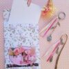 Ensemble Porte-clés, marque-pages et pochette cadeau artisanale - Mode et beauté Rose et blanc. Calino Créa