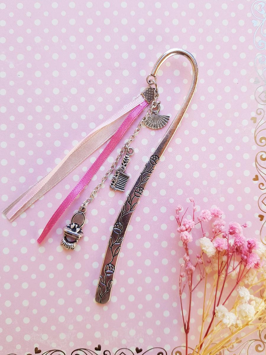 Ensemble Porte-clés, marque-pages et pochette cadeau artisanale - Mode et beauté Rose et blanc. Calino Créa