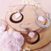 Parure [Boucles d'oreilles et collier] artisanales - Rose, créole et sequin blanc. Calino Créa