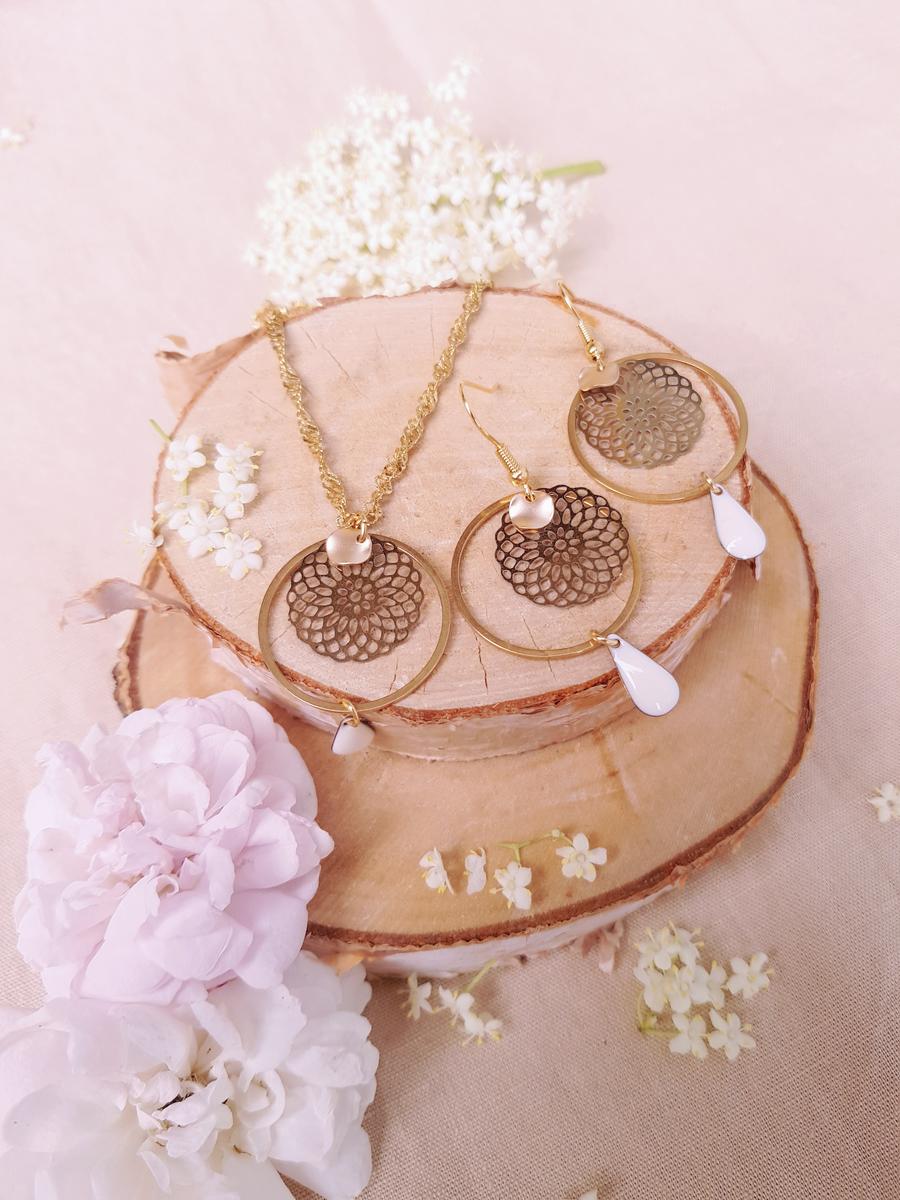 Parure dorée [Boucles d'oreilles et collier] artisanale - Rosace, anneau et sequin blanc. Calino Créa