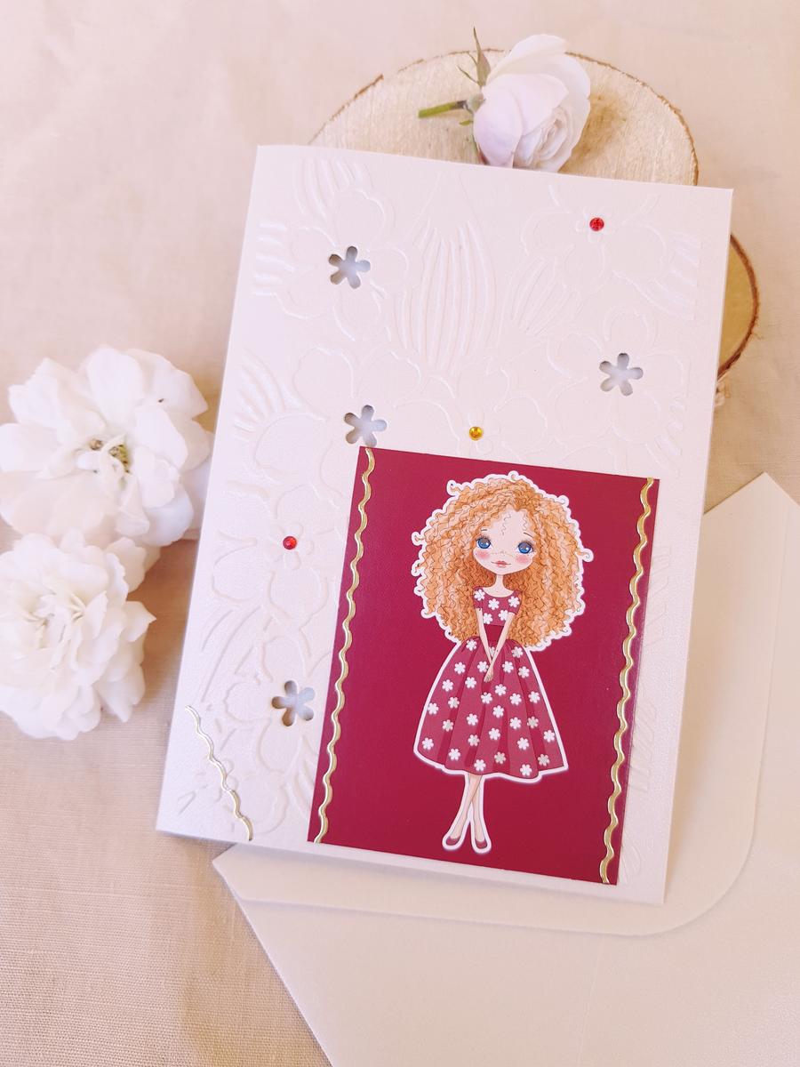 Carte à bijoux double personnalisable artisanale - Fille rouge bordeaux. Calino Créa