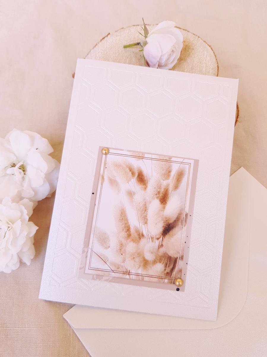 Carte à bijoux double personnalisable artisanale - Fleurs séchées chatons beige. Calino Créa