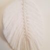 Plume artisanale blanche en macramé. Calino Créa