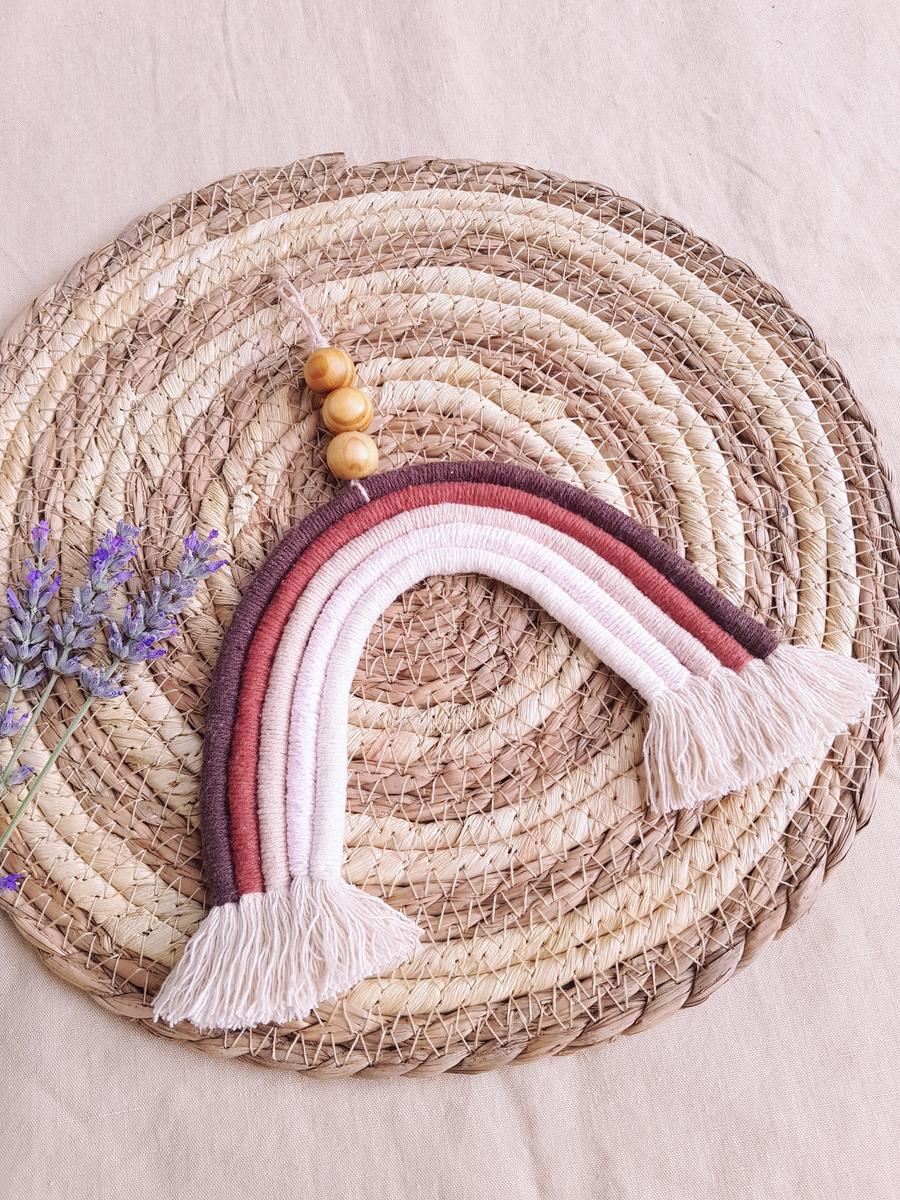 Arc en ciel artisanal en macramé rose - café. Calino Créa