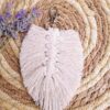 Porte-clés artisanal plume blanche en macramé. Calino Créa Porte-clés artisanal plume blanche en macramé. Calino Créa