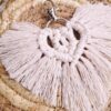 Porte-clés artisanal coeur blanc en macramé. Calino Créa Porte-clés artisanal coeur blanc en macramé. Calino Créa