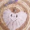 Porte-clés artisanal coeur blanc en macramé. Calino Créa Porte-clés artisanal coeur blanc en macramé. Calino Créa