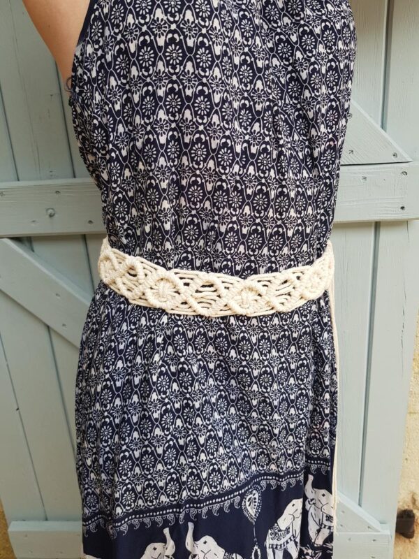 Ceinture artisanale en macramé de couleur naturelle. Calino Créa