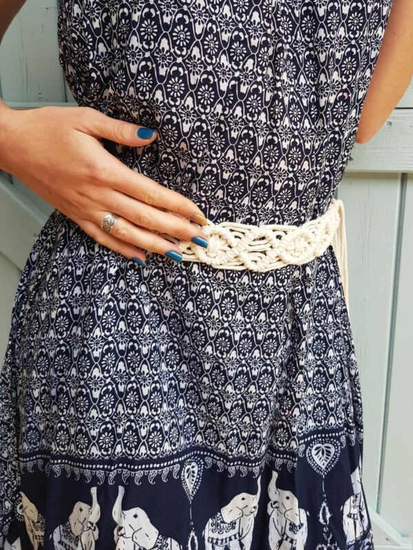 Ceinture artisanale en macramé de couleur naturelle. Calino Créa