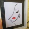 Tableau/ Cadre artisanal Visage femme glamour en quilling - noir, blanc et rouge. Calino Crea