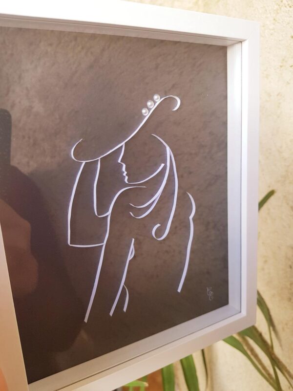 Tableau/ Cadre artisanal Silhouette dos de femme glamour en quilling - noir, blanc. Calino Crea