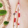 Attache / bijou pour portable artisanal - perles rouges et blanches avec coeur. Calino Créa