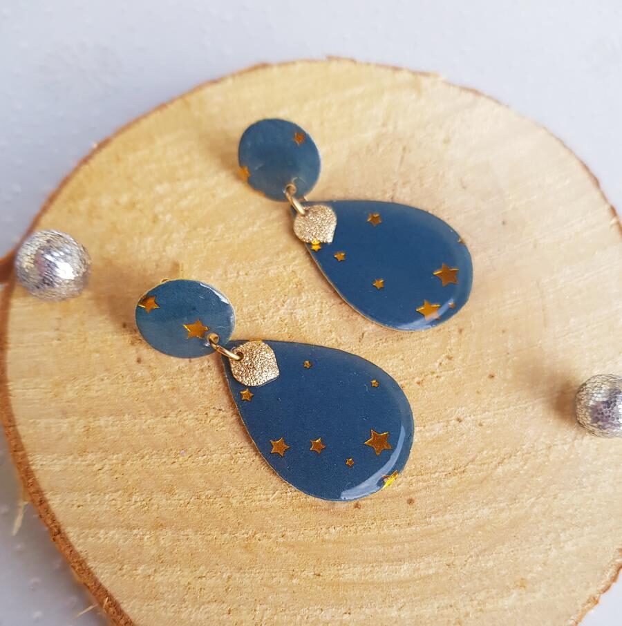 Boucles d'oreilles inox artisanales - Goutte bleue et dorée en papier résiné. Calino Créa Boucles d'oreilles inox artisanales - Goutte bleue et dorée en papier résiné. Calino Créa