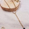 Collier artisanal - Chaîne dorée et goutte noire. Calino Créa