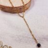 Collier artisanal - Chaîne dorée et goutte noire. Calino Créa