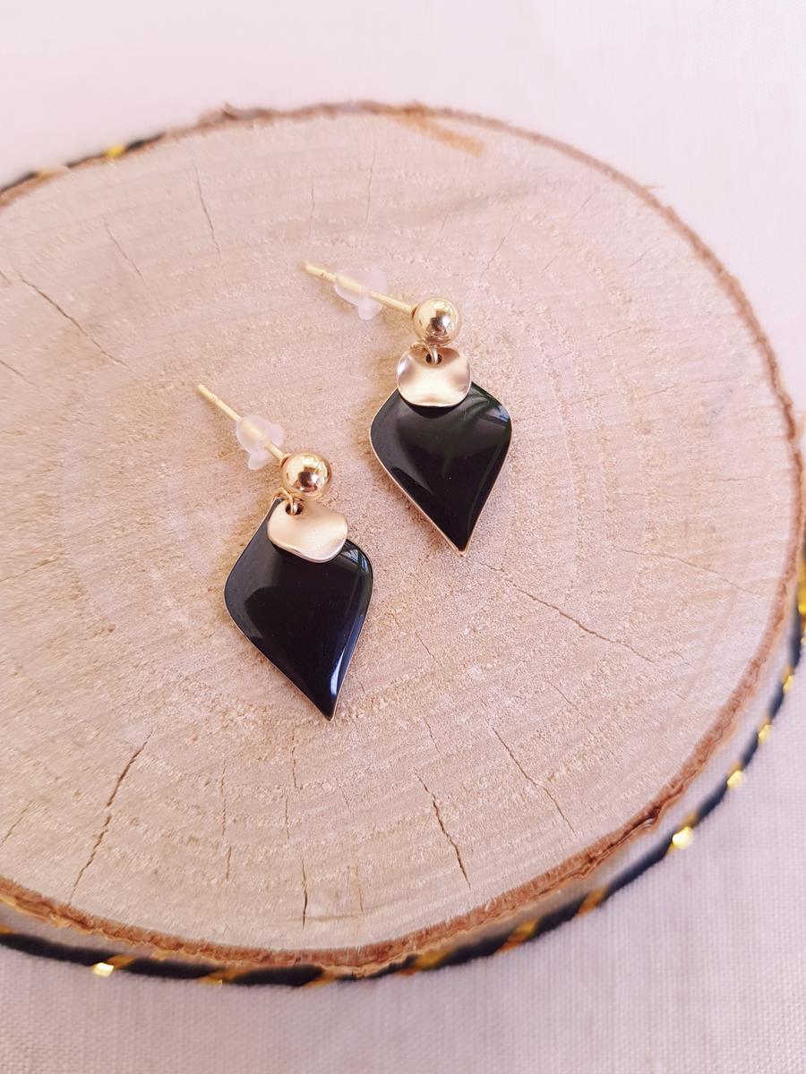 Boucles d'oreilles inox - goutte noir et sequin doré. Calino Créa Boucles d'oreilles inox - goutte noir et sequin doré. Calino Créa