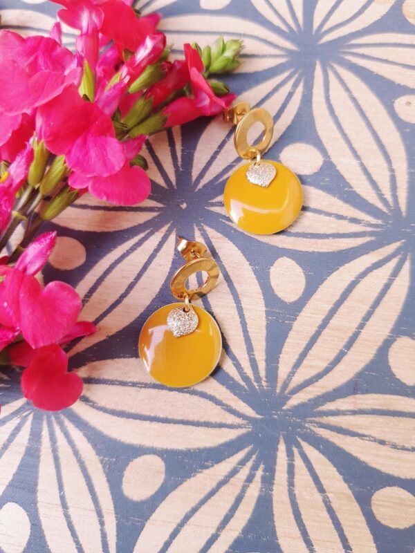 Boucles d'oreilles inox artisanales - sequins doré pailleté et moutarde. Calino Créa