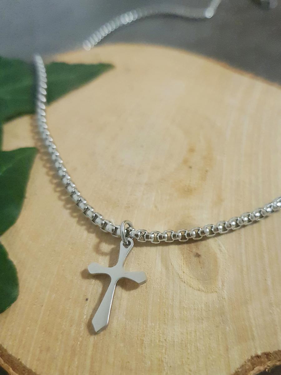 Collier maille vénitienne argentée inox artisanal - pendentif croix. Calino Créa Collier maille vénitienne argentée inox - pendentif croix