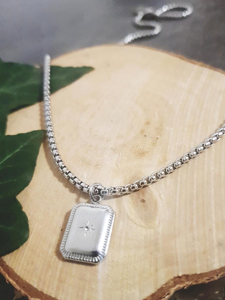 Collier maille vénitienne argentée inox artisanal - médaillon étoile. Calino Créa Collier maille vénitienne argentée inox - médaillon étoile