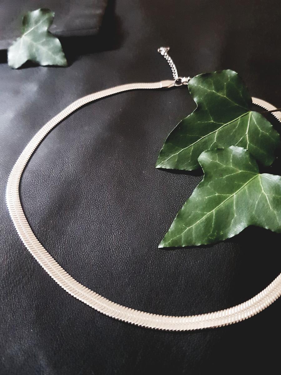 Collier maille serpent plate 6 mm argenté inox