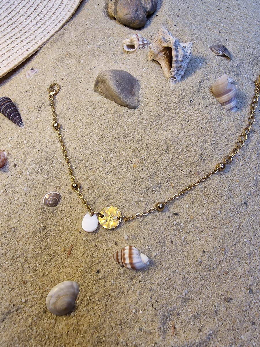 Bracelet - Chaîne avec perles dorées et sequin nacré blanc