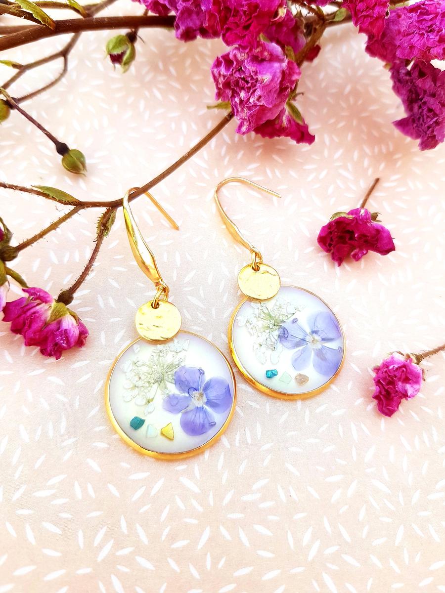 Boucles d'oreilles crochet acier inox doré - Médaillon cerfeuil et Véronique Boucles d'oreilles crochet acier inox doré - Médaillon cerfeuil et Véronique