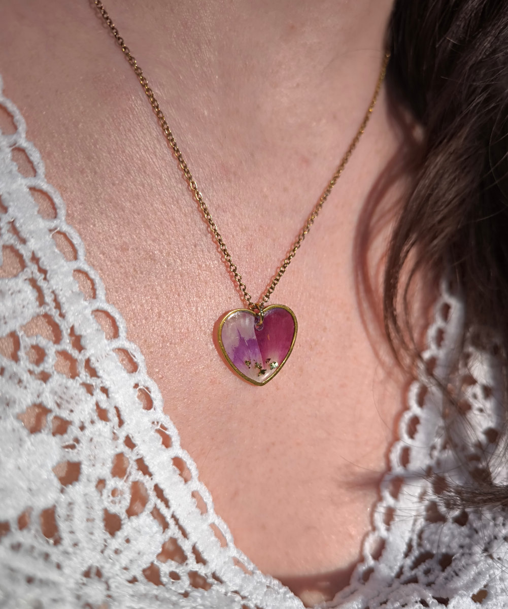 collier coeur avec fleurs séchées