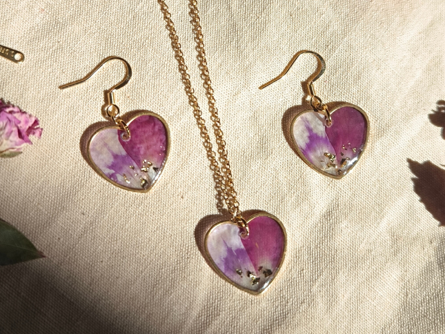 parure coeur avec fleurs séchées