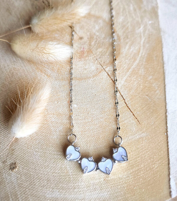 22501 - Collier argenté cœurs transformables – Fleur nacrée