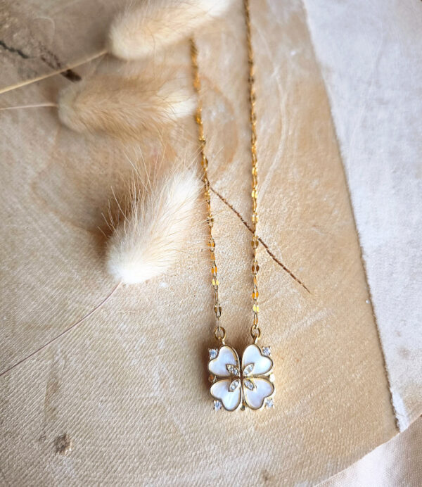 Collier doré cœurs transformables – Fleur nacrée