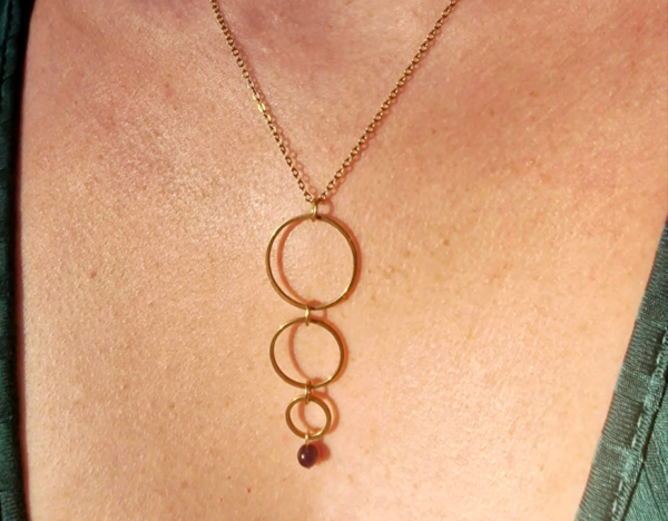 Collier cascade et sa pierre naturelle