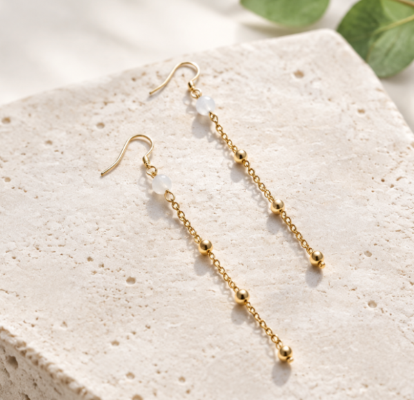 22799 - Boucles d oreilles pierre naturelle et chaine perlee 2 Boucles d'oreilles pierre naturelle et chaîne perlée