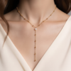 22831 - Collier pierre naturelle et chaine perlee COUV Collier pierre naturelle jade blanc et chaine à billes en acier inoxydable doré