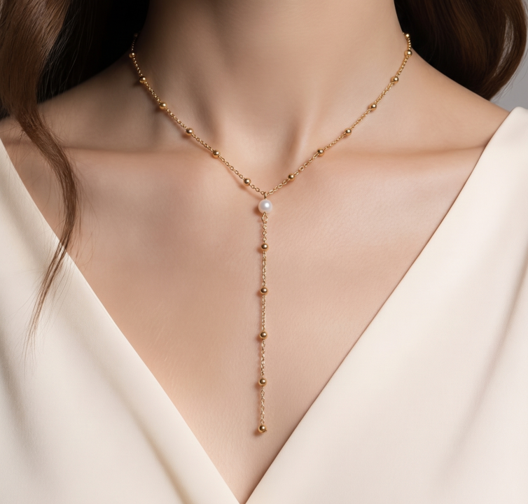 22831 - Collier pierre naturelle et chaine perlee COUV Collier pierre naturelle jade blanc et chaine à billes en acier inoxydable doré