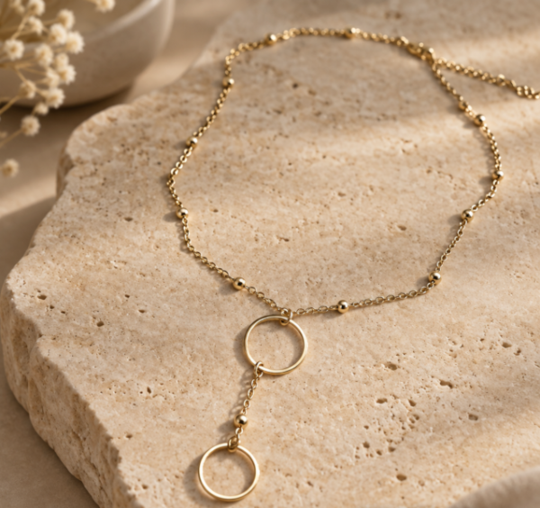 22903 - Collier duo d anneaux et chaine perlee entier Collier avec deux anneaux et chaine perlée minimaliste, en acier inoxydable dorée