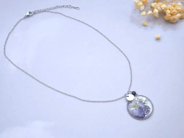 Collier fleurs séchées en acier inoxydable avec Pensée violette et pierre naturelle d'améthyste