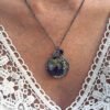 Collier fleurs séchées en acier inoxydable avec Pensée violette et pierre naturelle d'améthyste