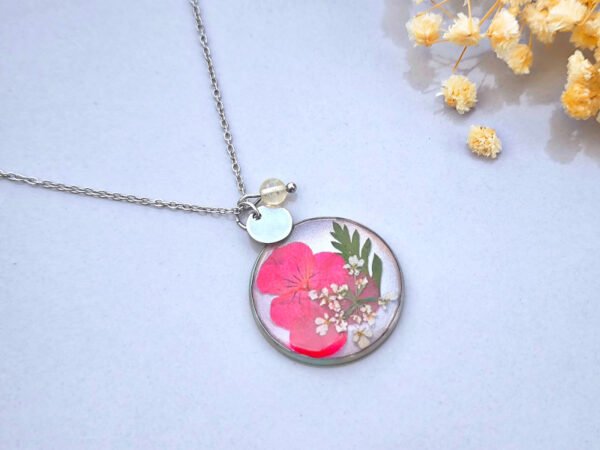 Collier en acier inoxydable avec fleurs séchées de Pensée rose et pierre naturelle de Citrine