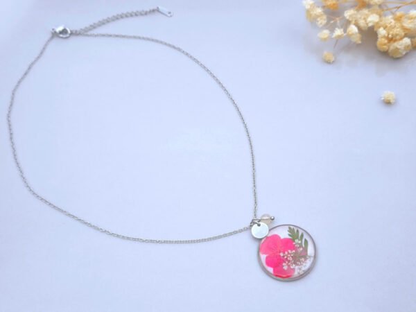 Collier en acier inoxydable avec fleurs séchées de Pensée rose et pierre naturelle de Citrine
