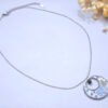 Collier en acier inoxydable et fleurs séchées d'Hortensia bleu et pierre naturelle de Lapis lazuli